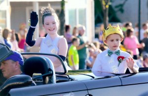 Jessica Williams and Nicholas Green, the Queen and King of the Hilton Firemen’s 2014 Parade, wave to the crowd during the parade July 24. The Queen is 10; the King is 7. Photograph by Walter Horylev.