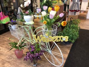 Jenni Ventimiglia of Floral Expressions by Jenni designed a “Welcome” creation to greet her customers. 